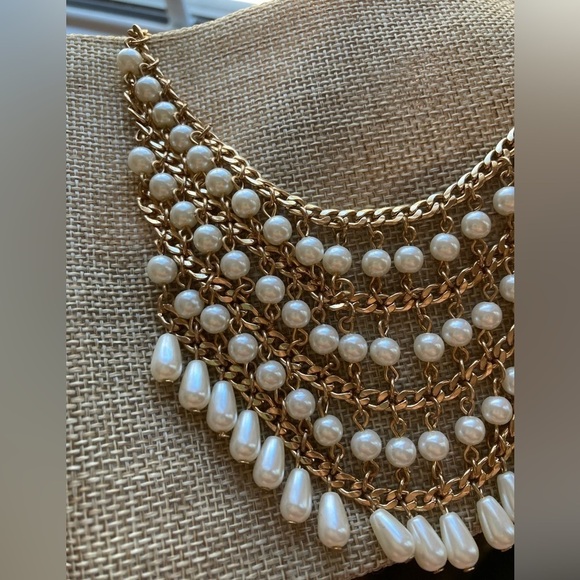 Gorgeous Cascading Faux Pearls Necklace - Picture 3 of 8